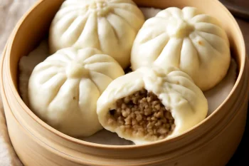 Bánh Bao marhahússal, puha tésztával, tálalva