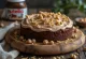 Nutellás mascarpone torta tejszínhabbal és csokoládéforgáccsal díszítve