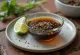 Szezámos szójaszósz lime-mal tálalva