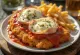 Milanesa napolitana oregánóval tálalva, paradicsomos és sajtos