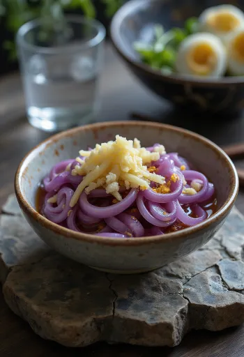 Nasu-zuke friss japán padlizsán savanyúság tálalva