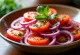 Keto paradicsomsaláta hagymával