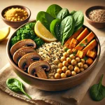 Gombás quinoa Buddha-tál friss zöldségekkel tálalva