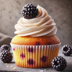 Szedres-tejszínes cupcake tálalva