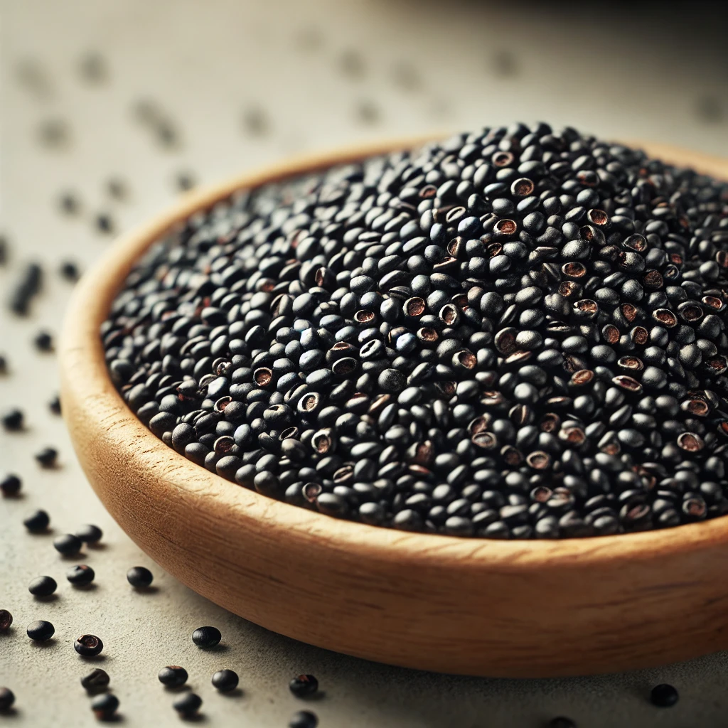 A képen fekete quinoa magok láthatók, finom textúrával és gazdag fekete színekkel.