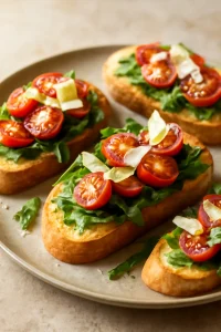 Olasz bruschetta rukkolával, paradicsommal és parmezánnal