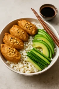 Japán sushi zöldségekkel és tofuval tálalva