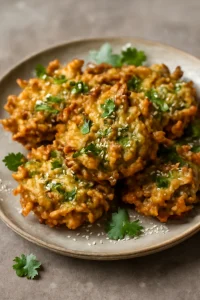 Friss fokhagymás kakiage, szezámmaggal és korianderrel