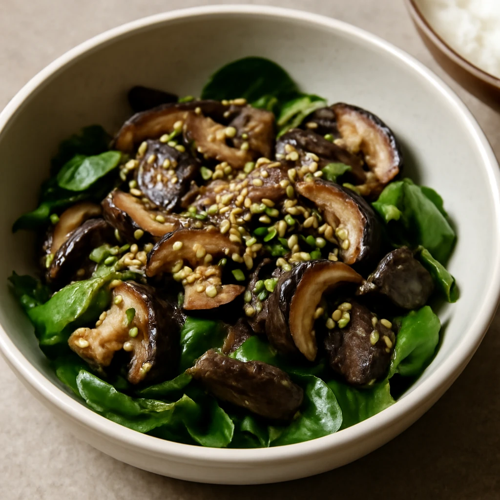Friss, szezámolajos shiitake gomba tálalva