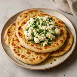 Gluténmentes finn sajtos étel, feta sajttal