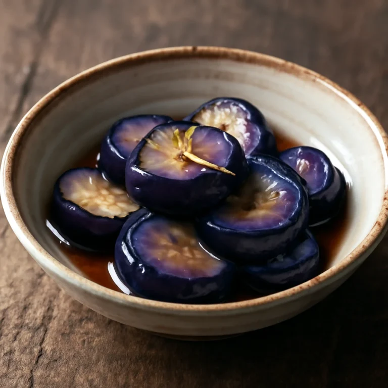 Nasu-zuke friss japán padlizsán savanyúság tálalva
