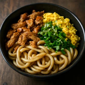 Japán Stamina udon, gazdag csirkehússal, tojással és zöldségekkel