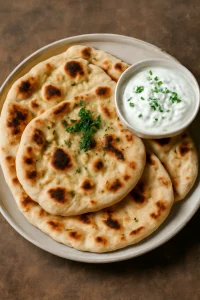 Friss, pufi tandoori naan joghurttal