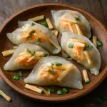 Bánh bột lọc bambuszrüggyel tálalva
